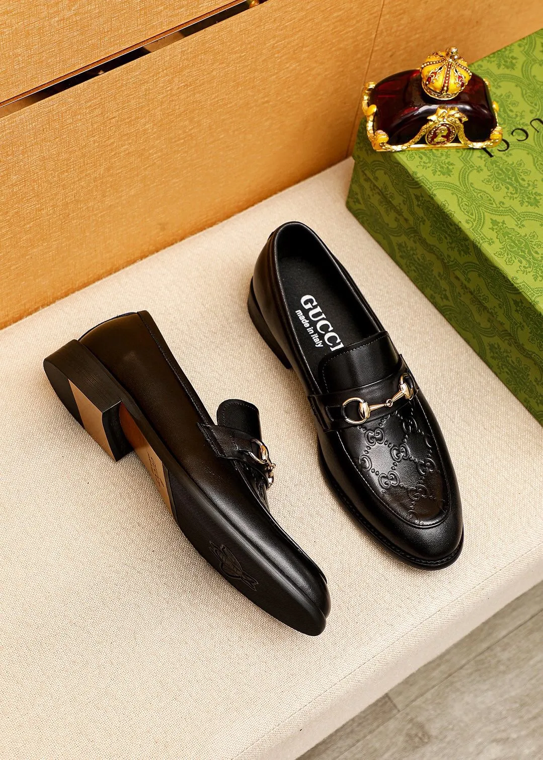 Men's shoes 💰400 💐 Product trademark: GUCCI "Gucci" casual leather shoes Regular size: 39-44 (38.45.46🉑️Customized) Product materials: Selected imported first-layer calfskin embossed upper + luxury hardware buckle, imported 🐑 sheepskin lining. Strong three-dimensional visual effect, original combination outsole Color: 1⃣️color optional